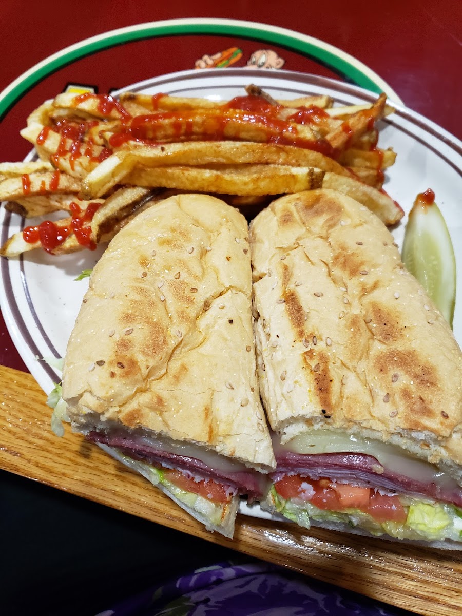 Nak's Eatery & Drinkery-8